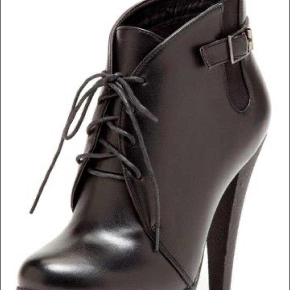 Black heeled boots